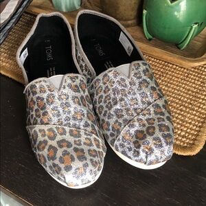 TOMS Women's Sparkle Leopard Flats - Silver and Gold
